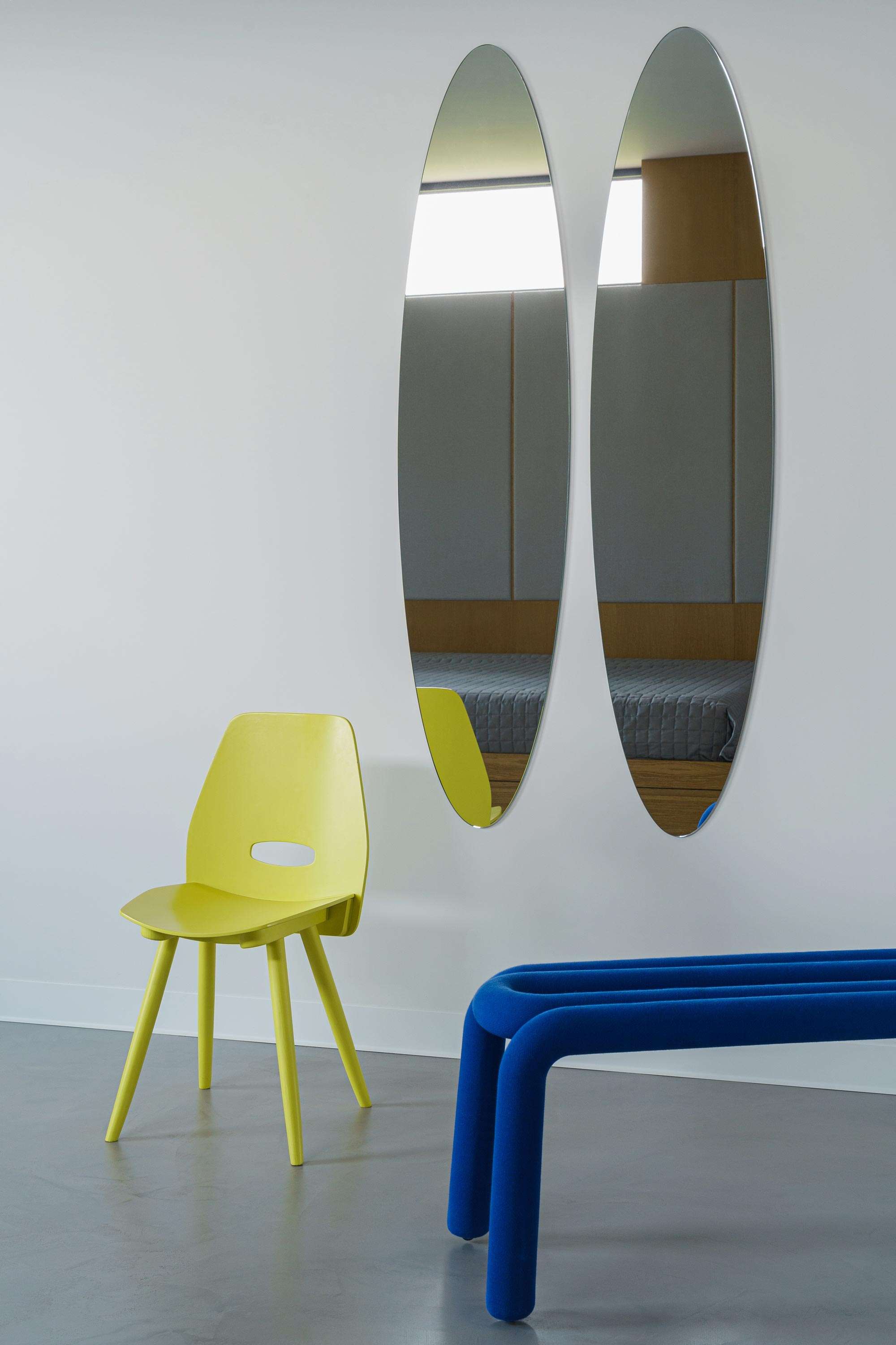 Grand F Chair Grey