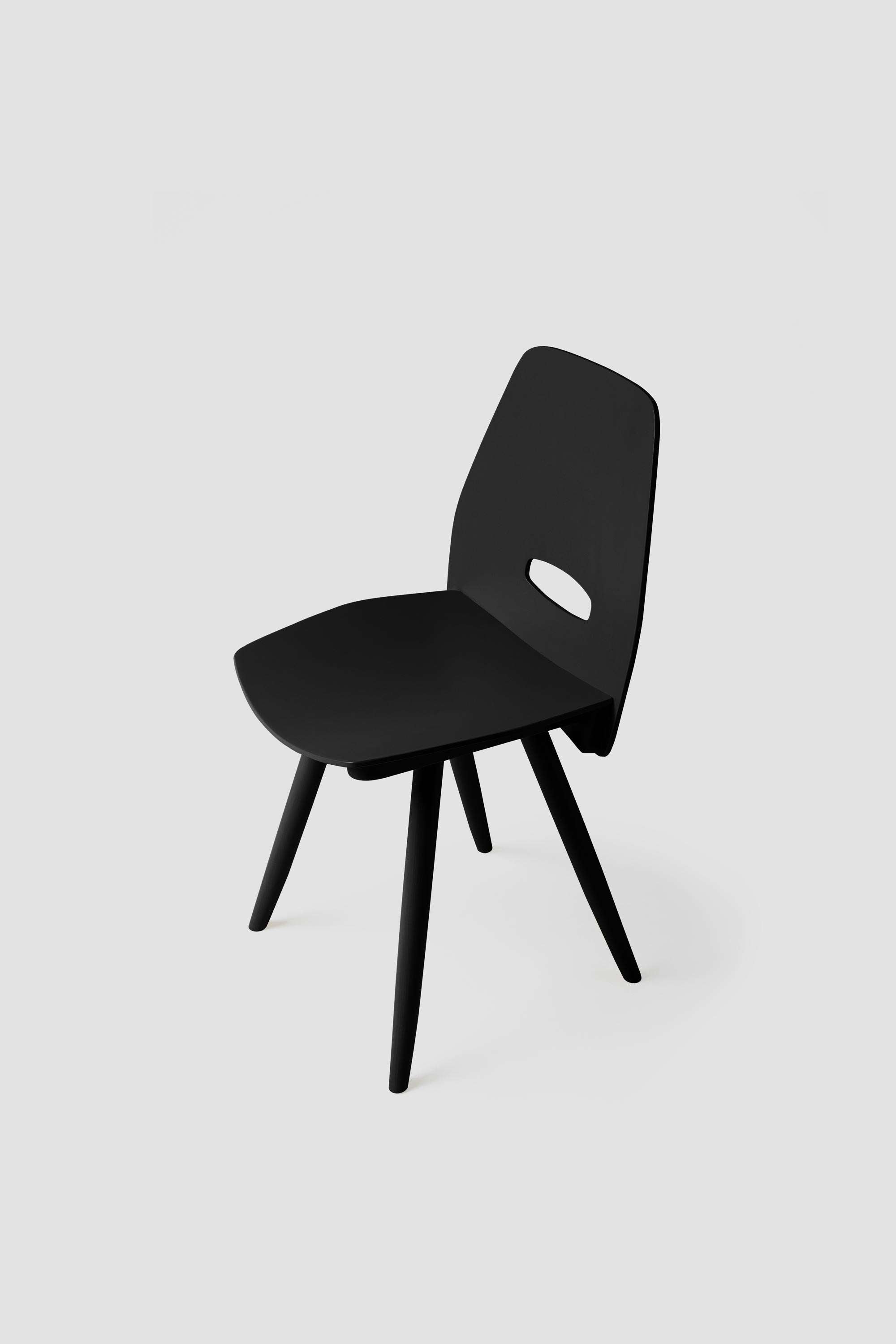 Grand F Chair Black